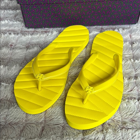 New Tory Burch KIRA Flip Flops FireFly Yellow Sandals size 11